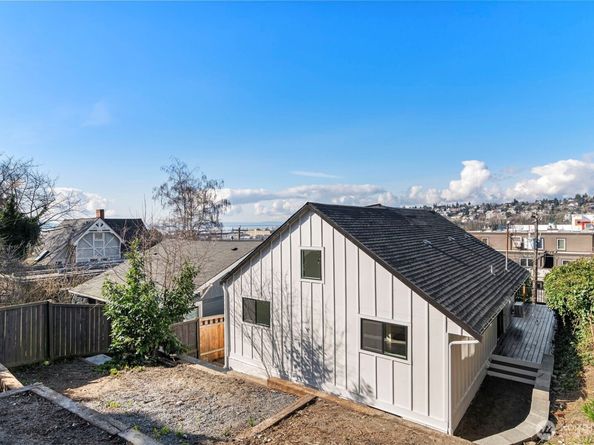 2220 14th Avenue W, Seattle WA 98119