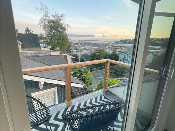 2220 14th Avenue W, Seattle WA 98119