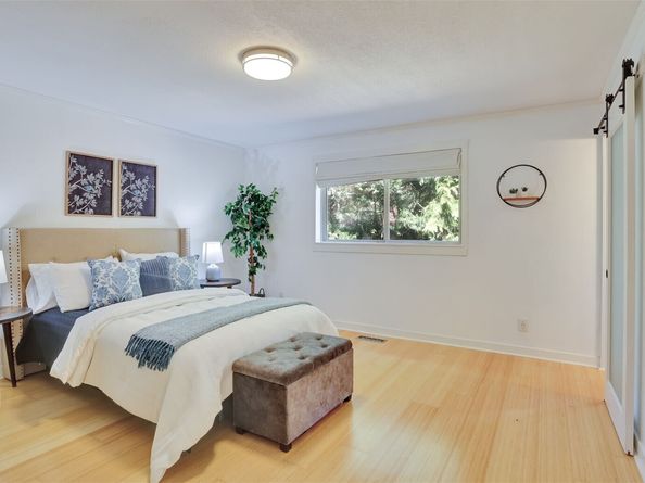 19134 SE May Valley Road, Issaquah WA 98027