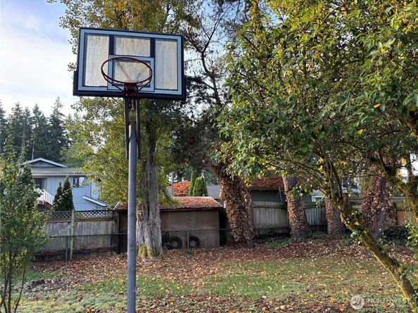 821 195th Street, Shoreline WA 89155