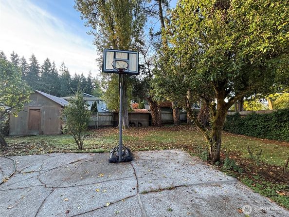 821 195th Street, Shoreline WA 89155