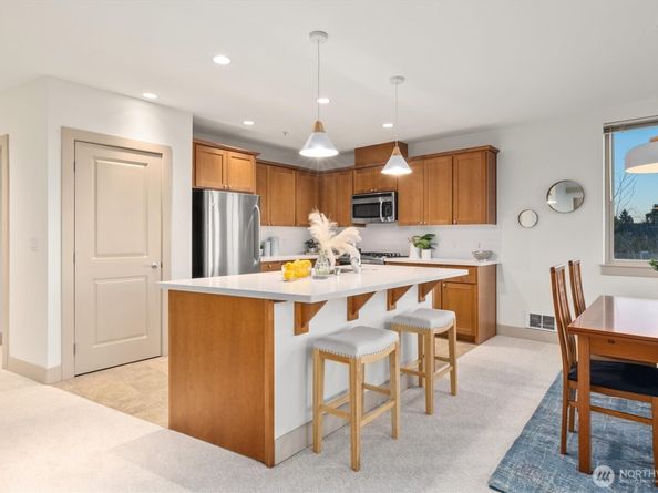 6801 Greenwood Avenue N 301, Seattle WA 98103