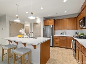 6801 Greenwood Avenue N 301, Seattle WA 98103
