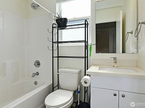 1017 NE 55th Street, Seattle WA 98105