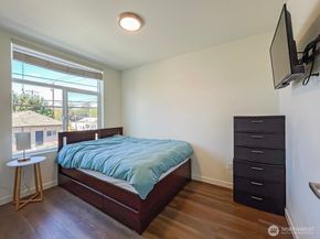 1017 NE 55th Street, Seattle WA 98105
