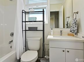 1017 NE 55th Street, Seattle WA 98105