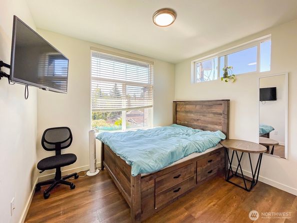 1017 NE 55th Street, Seattle WA 98105