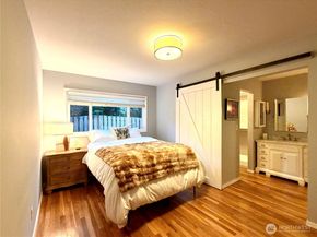 15934 SE 41st Place, Bellevue WA 98006