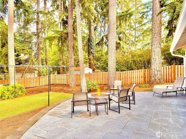 15934 SE 41st Place, Bellevue WA 98006