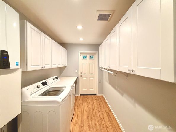 15934 SE 41st Place, Bellevue WA 98006