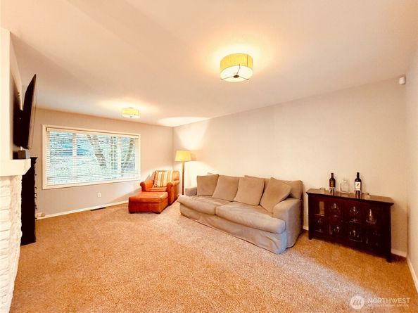 15934 SE 41st Place, Bellevue WA 98006