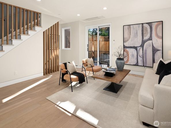 3949 B W Barrett Lane, Seattle WA 98199
