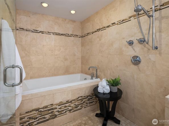 6206 52nd Avenue NE, Seattle WA 98115