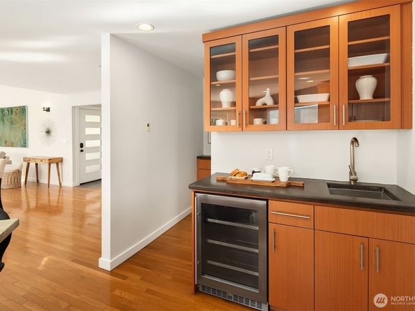 6206 52nd Avenue NE, Seattle WA 98115