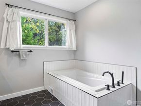 620 S 301st Street, Federal Way WA 98003