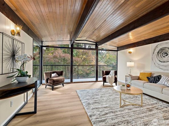 16559 SE 45th Place, Bellevue WA 98006