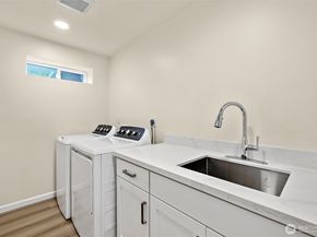 16559 SE 45th Place, Bellevue WA 98006