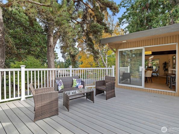 16559 SE 45th Place, Bellevue WA 98006