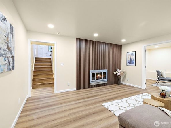 16559 SE 45th Place, Bellevue WA 98006