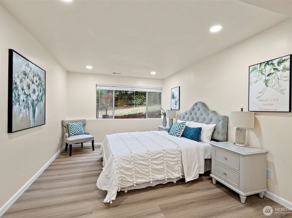 16559 SE 45th Place, Bellevue WA 98006