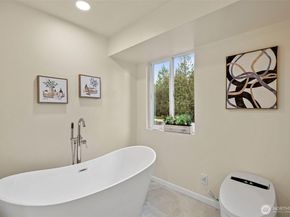 16559 SE 45th Place, Bellevue WA 98006