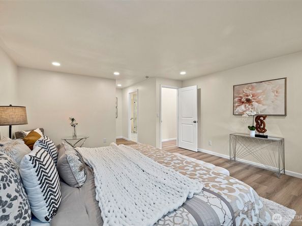 16559 SE 45th Place, Bellevue WA 98006