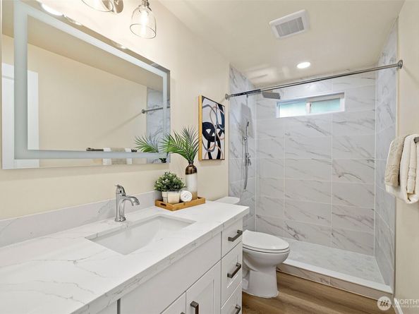 16559 SE 45th Place, Bellevue WA 98006