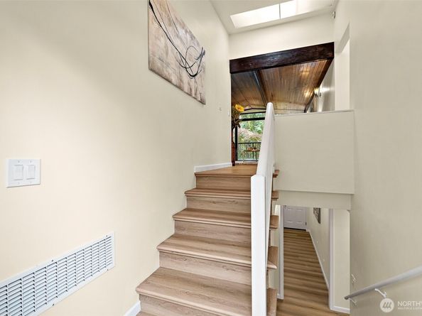 16559 SE 45th Place, Bellevue WA 98006