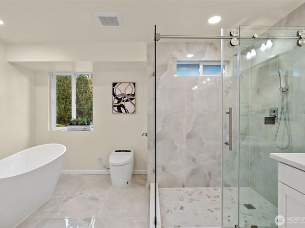 16559 SE 45th Place, Bellevue WA 98006
