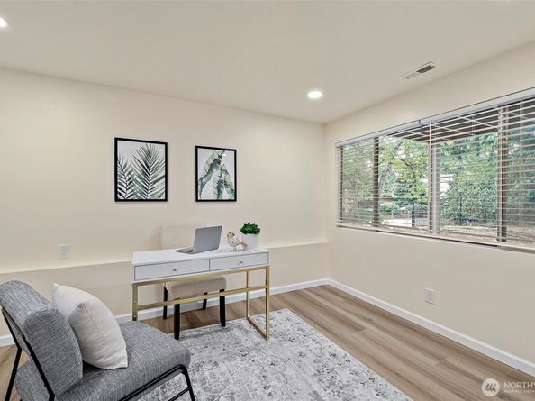 16559 SE 45th Place, Bellevue WA 98006