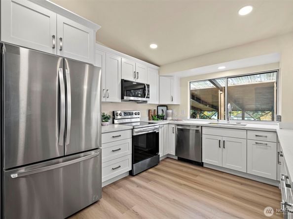 16559 SE 45th Place, Bellevue WA 98006