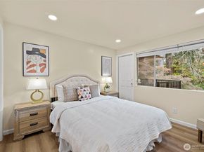 16559 SE 45th Place, Bellevue WA 98006