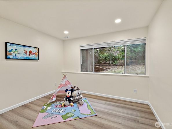 16559 SE 45th Place, Bellevue WA 98006