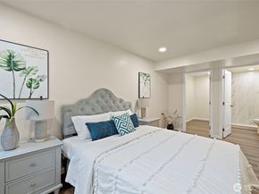 16559 SE 45th Place, Bellevue WA 98006