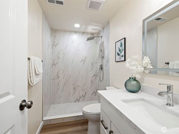 16559 SE 45th Place, Bellevue WA 98006