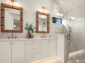 2010 9th Street W, Kirkland WA 98033