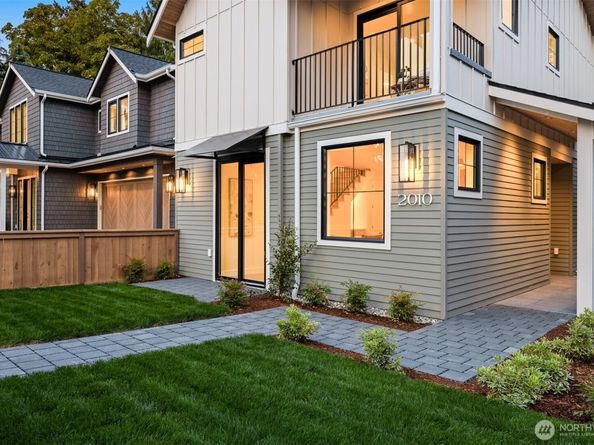 2010 9th Street W, Kirkland WA 98033