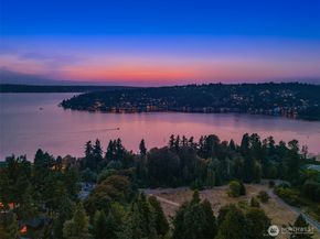 2010 9th Street W, Kirkland WA 98033