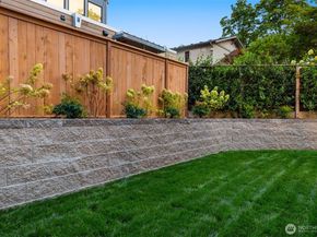 2010 9th Street W, Kirkland WA 98033