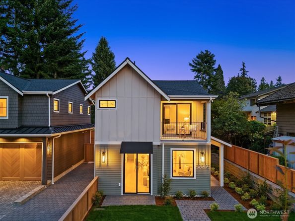 2010 9th Street W, Kirkland WA 98033