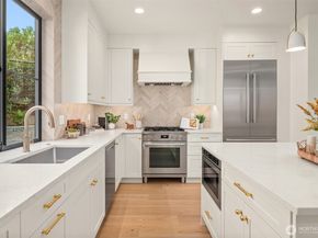 2010 9th Street W, Kirkland WA 98033
