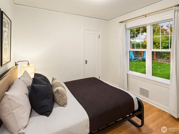 2006 28th Avenue W, Seattle WA 98199