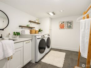 5537 29th Avenue NE, Seattle WA 98105