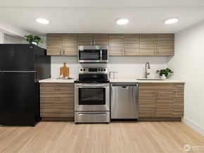 5537 29th Avenue NE, Seattle WA 98105