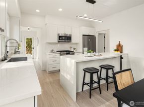 5537 29th Avenue NE, Seattle WA 98105