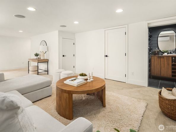 5537 29th Avenue NE, Seattle WA 98105