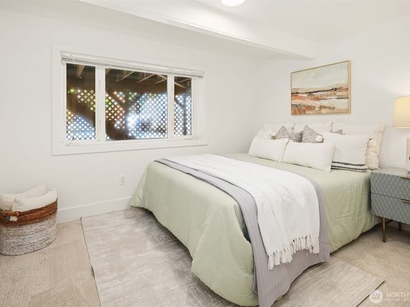 5537 29th Avenue NE, Seattle WA 98105