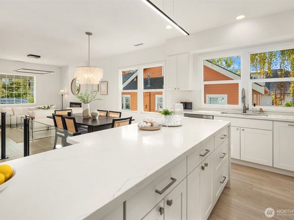 5537 29th Avenue NE, Seattle WA 98105