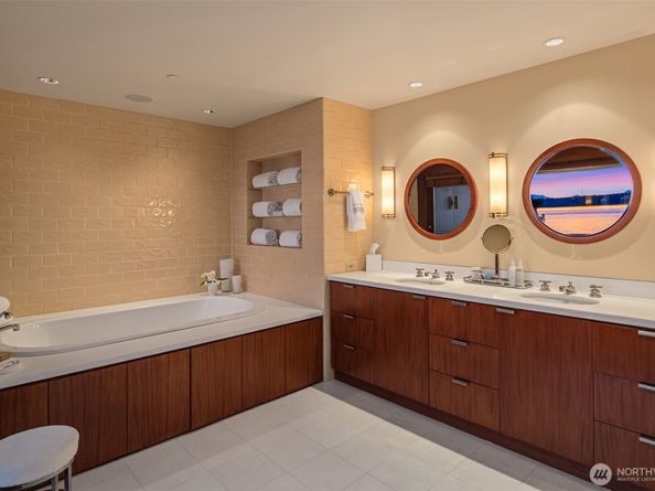 415 Shoreland Drive SE, Bellevue WA 98004
