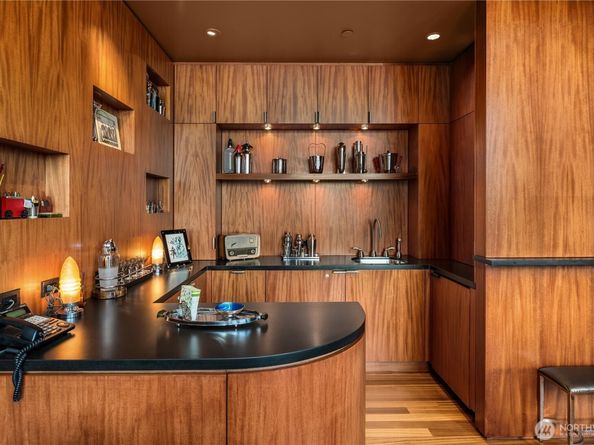 415 Shoreland Drive SE, Bellevue WA 98004